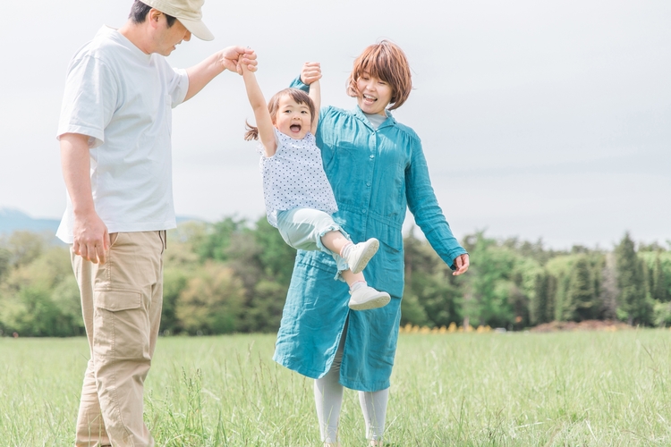 親子で遊んでいる様子