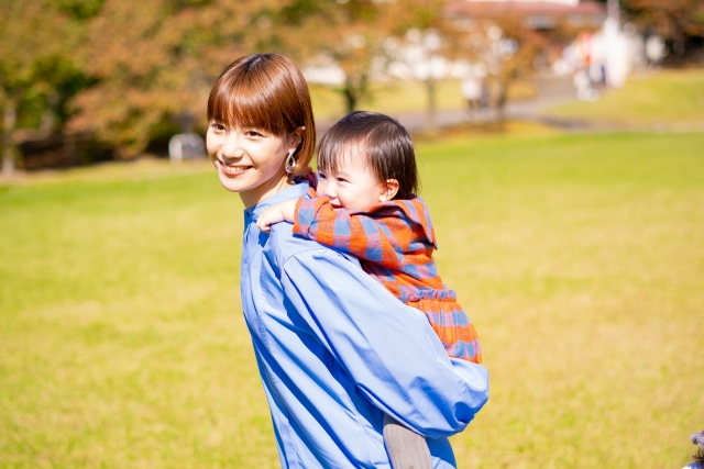 親子が遊んでいる様子