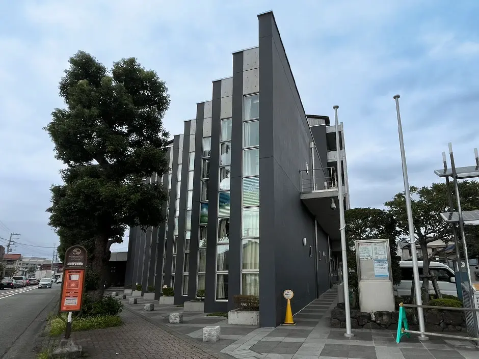 寒川総合図書館・寒川文書館