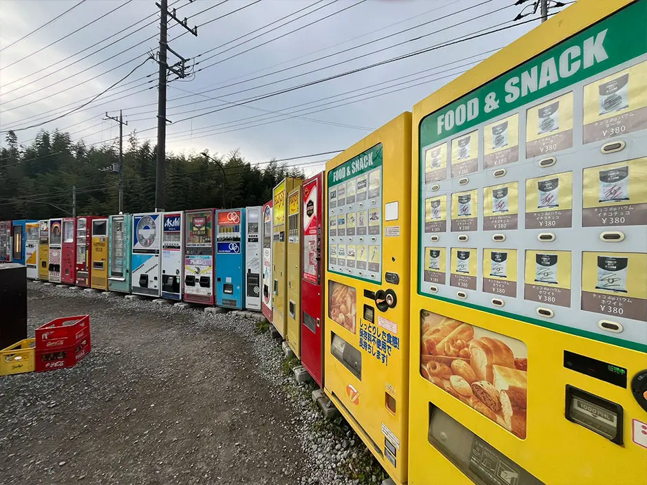 中古タイヤ市場 相模原店のレトロ自販機コーナー