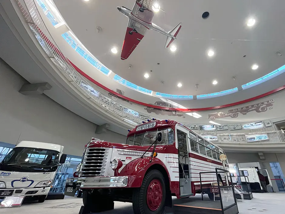 日野オートプラザ・日野自動車 21世紀センター