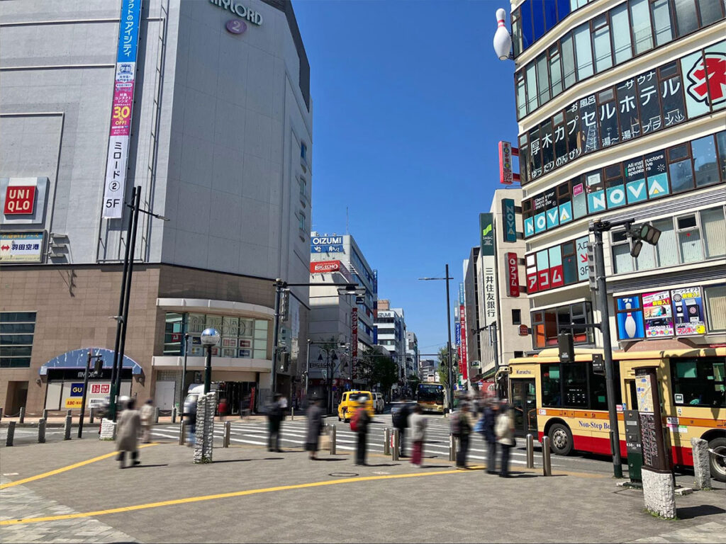 本厚木駅北口のスクランブル交差点