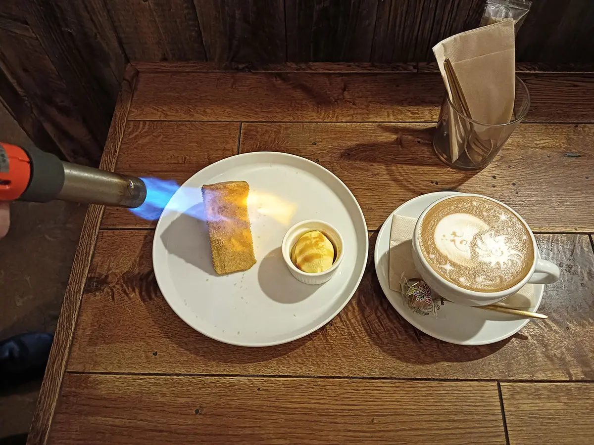 カフェラテとバスクチーズケーキ