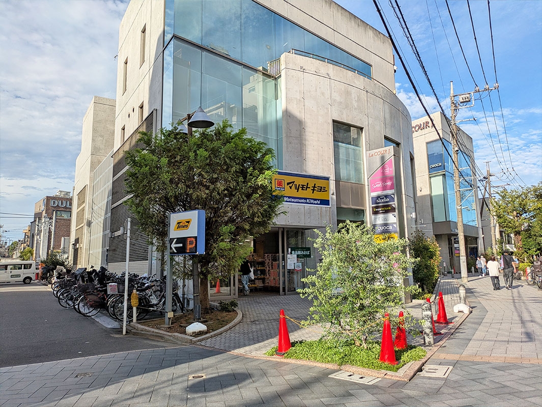 スーパーやドラッグストア